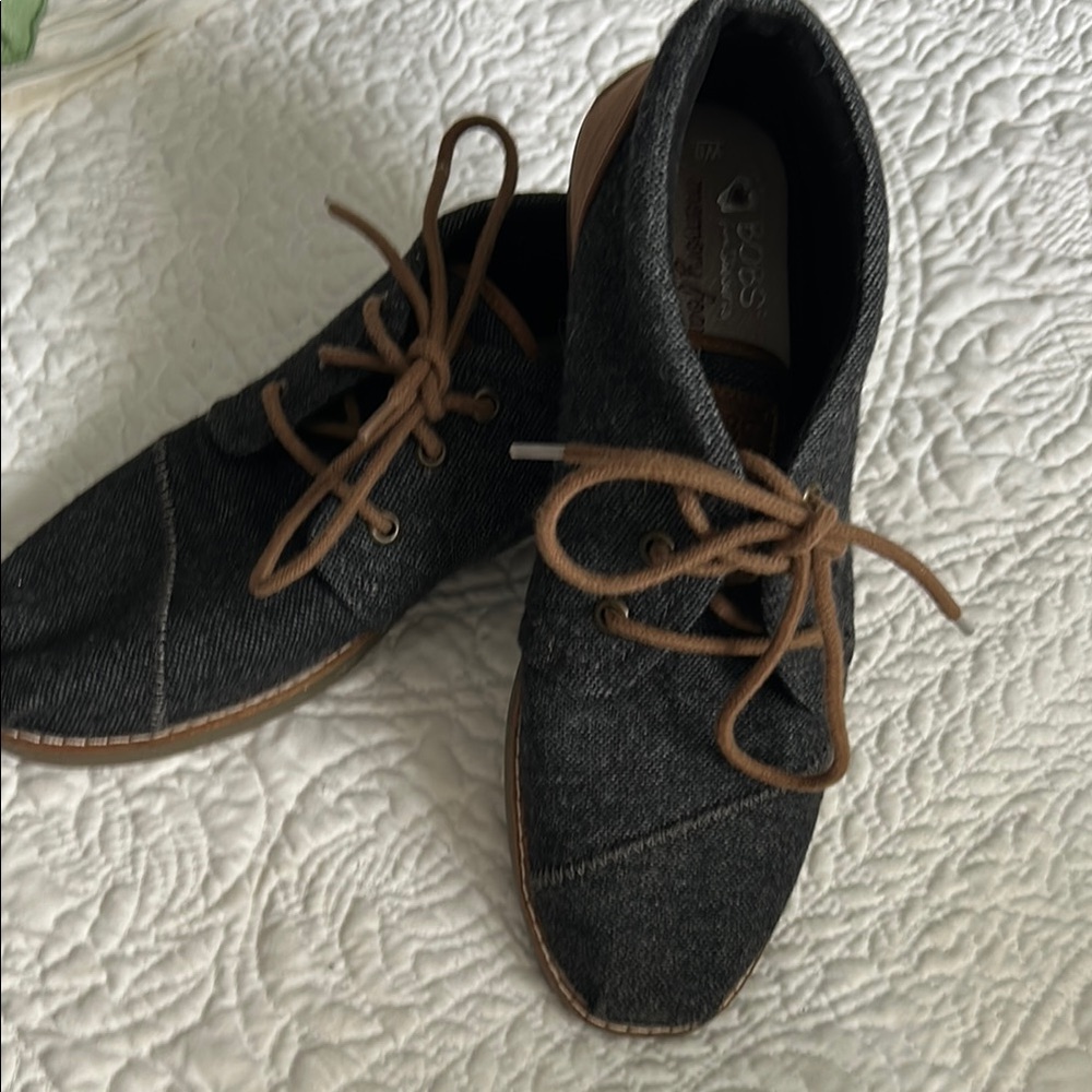 Bob’s from Sketchers Blue/Gray Chukkas Sleek Minimalist Design